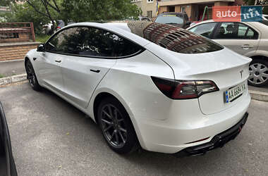 Седан Tesla Model 3 2021 в 