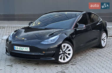 Седан Tesla Model 3 2022 в 