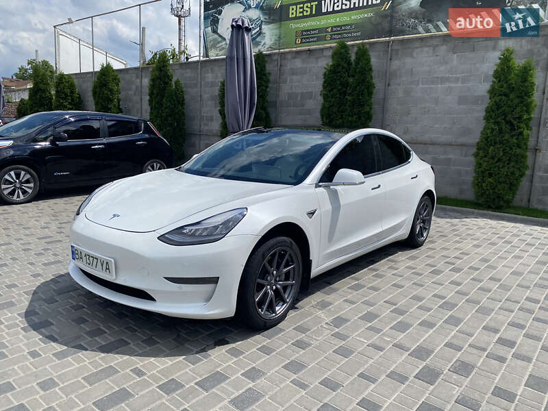 Седан Tesla Model 3 2020 в 