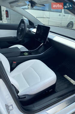 Седан Tesla Model 3 2020 в 