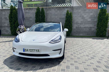 Седан Tesla Model 3 2020 в 