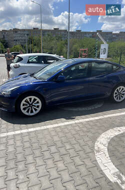 Седан Tesla Model 3 2022 в 
