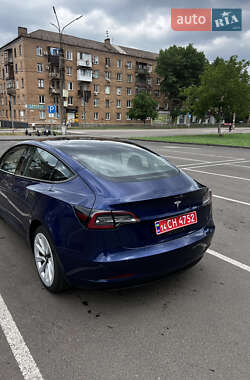 Седан Tesla Model 3 2022 в 