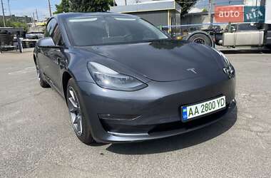 Седан Tesla Model 3 2023 в 