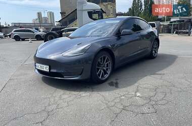 Седан Tesla Model 3 2023 в 