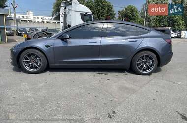 Седан Tesla Model 3 2023 в 