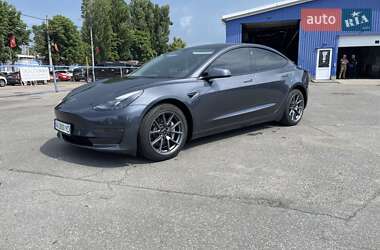 Седан Tesla Model 3 2023 в 