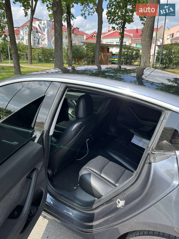 Седан Tesla Model 3 2018 в Киеве