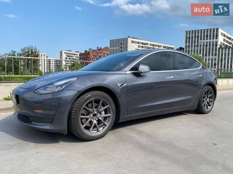 Седан Tesla Model 3 2020 в Львове