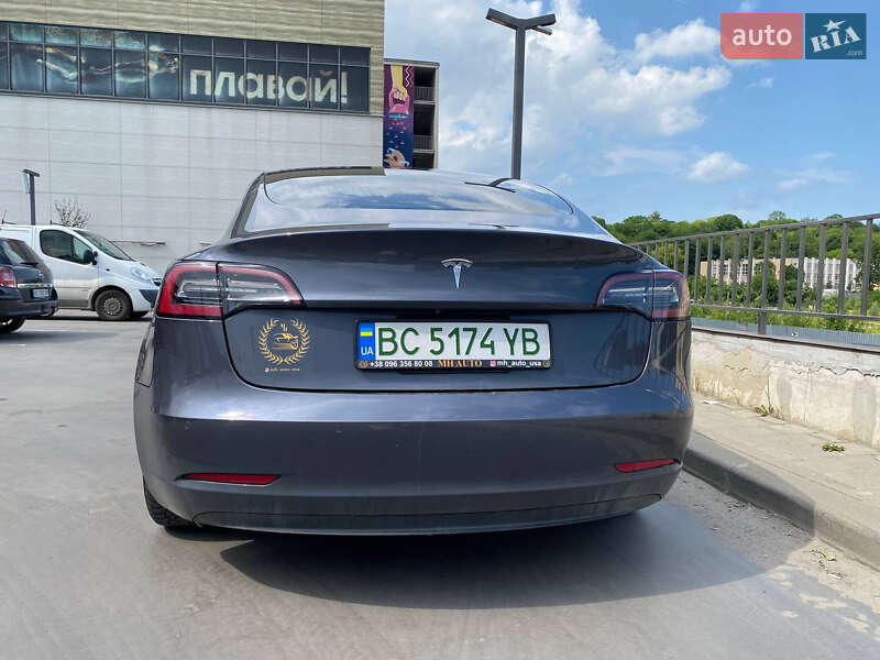 Седан Tesla Model 3 2020 в Львове