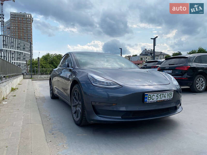 Седан Tesla Model 3 2020 в Львове