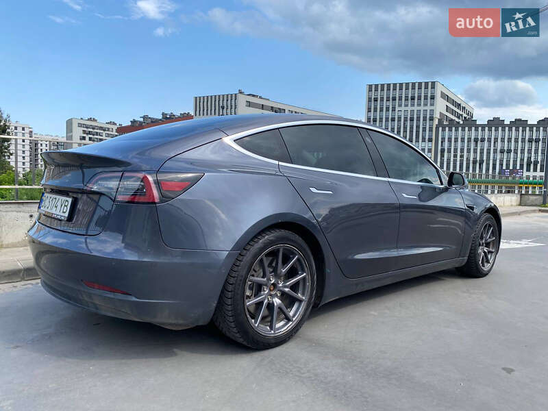 Седан Tesla Model 3 2020 в Львове