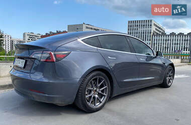 Седан Tesla Model 3 2020 в 