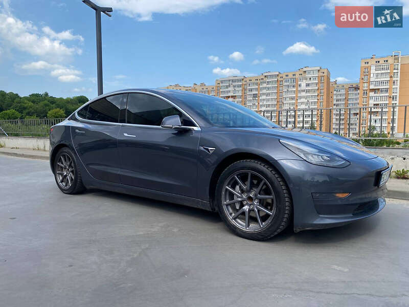 Tesla Model 3 2020
