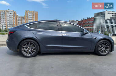 Седан Tesla Model 3 2020 в 
