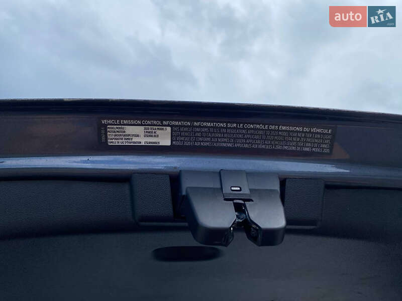 Седан Tesla Model 3 2020 в Львове