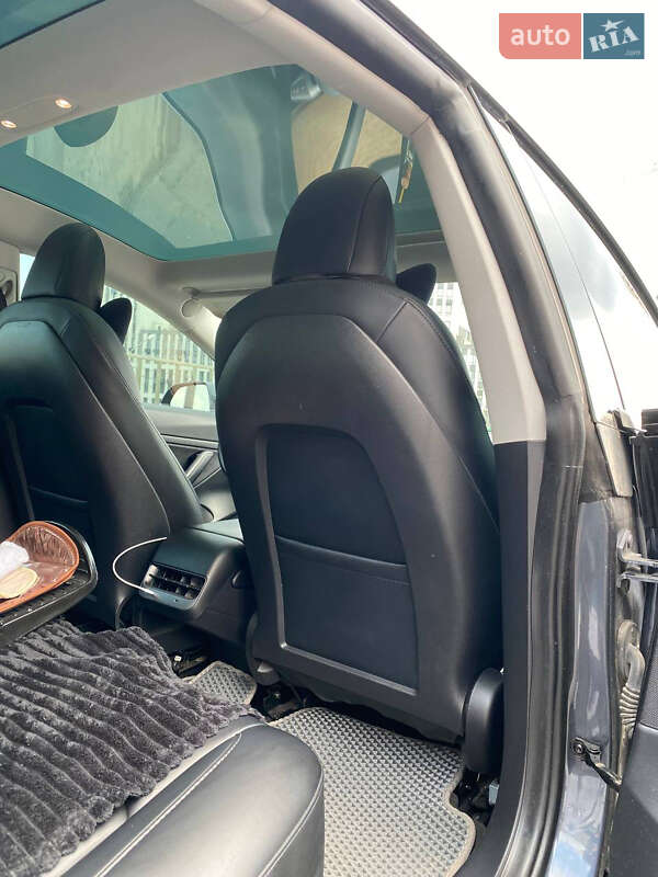 Седан Tesla Model 3 2020 в Львове