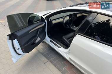 Седан Tesla Model 3 2021 в Виннице