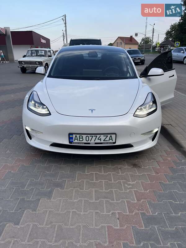 Седан Tesla Model 3 2021 в Виннице