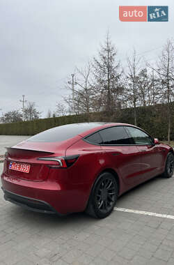 Седан Tesla Model 3 2024 в 