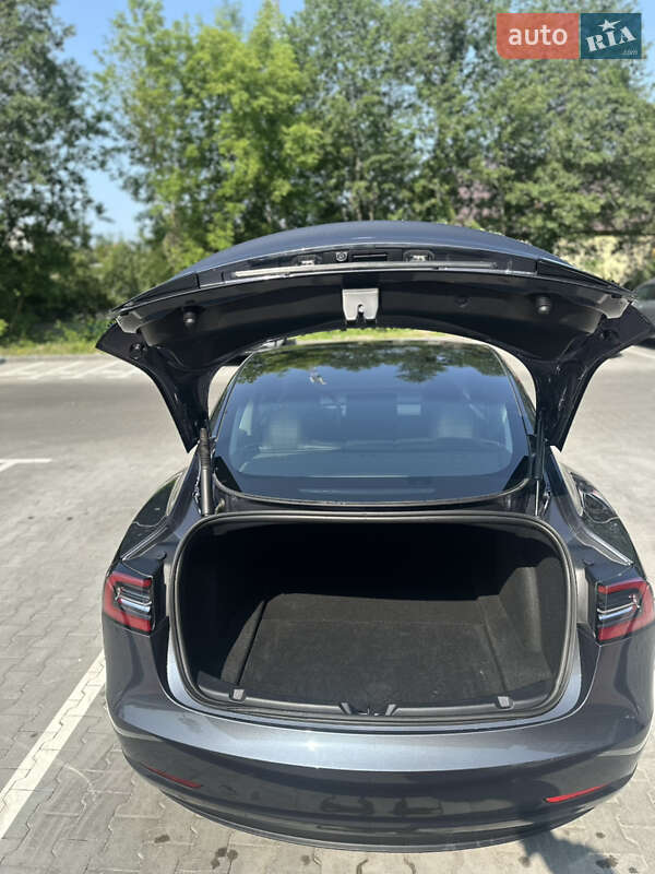 Седан Tesla Model 3 2023 в Ірпені