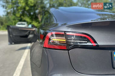 Седан Tesla Model 3 2023 в 