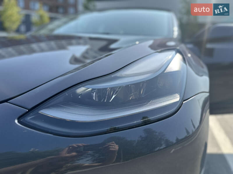 Седан Tesla Model 3 2023 в Ірпені