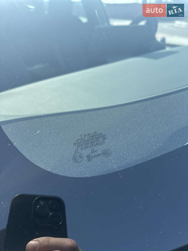 Седан Tesla Model 3 2023 в Ірпені