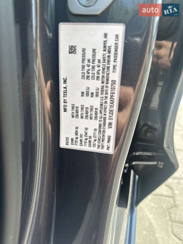 Седан Tesla Model 3 2023 в Ірпені