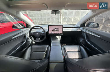 Седан Tesla Model 3 2022 в 