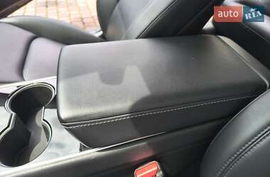 Седан Tesla Model 3 2018 в 