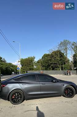Седан Tesla Model 3 2022 в 