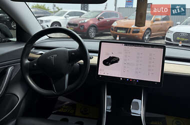 Седан Tesla Model 3 2020 в 