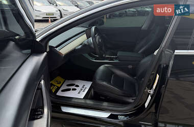 Седан Tesla Model 3 2020 в 