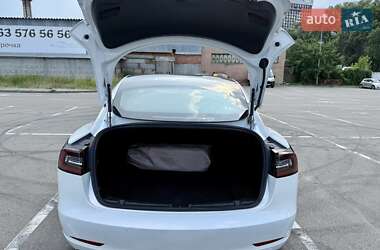 Седан Tesla Model 3 2020 в 
