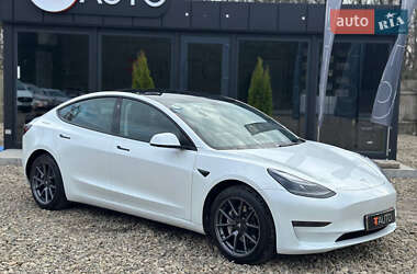 Седан Tesla Model 3 2022 в 