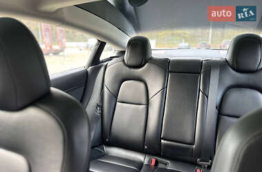 Седан Tesla Model 3 2022 в 