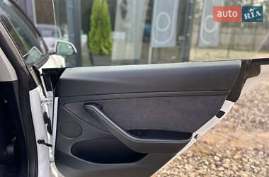 Седан Tesla Model 3 2022 в 