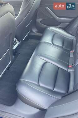 Седан Tesla Model 3 2022 в 