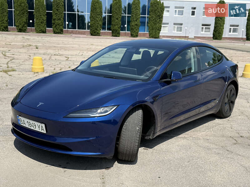 Седан Tesla Model 3 2024 в 