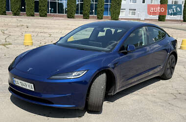 Седан Tesla Model 3 2024 в 