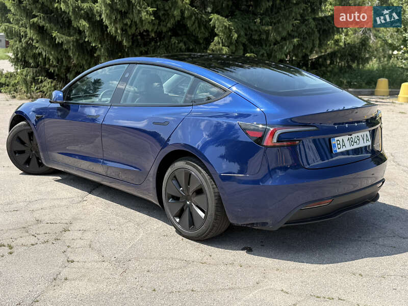 Седан Tesla Model 3 2024 в Кропивницькому