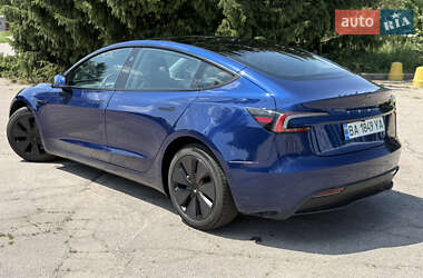 Седан Tesla Model 3 2024 в 