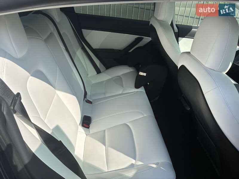 Седан Tesla Model 3 2019 в Шостці