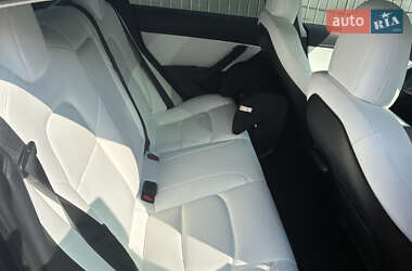 Седан Tesla Model 3 2019 в 