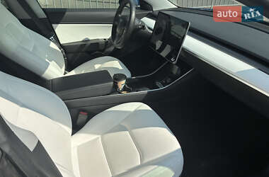 Седан Tesla Model 3 2019 в 