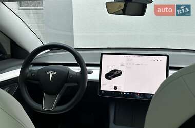 Седан Tesla Model 3 2021 в 