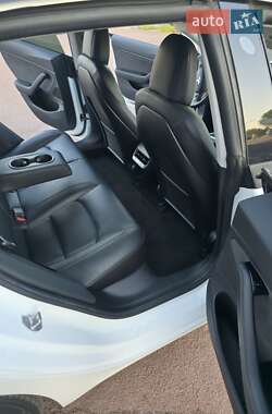 Седан Tesla Model 3 2019 в 