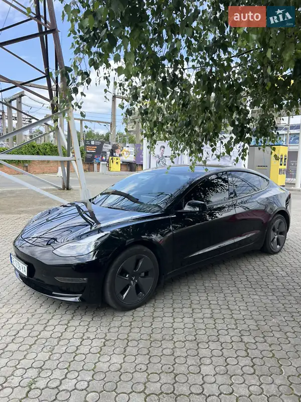 Седан Tesla Model 3 2022 в 