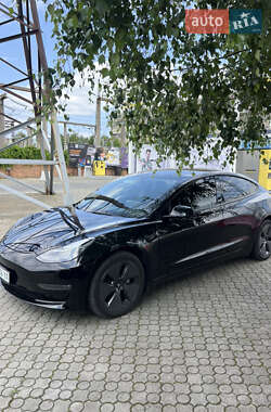 Седан Tesla Model 3 2023 в 